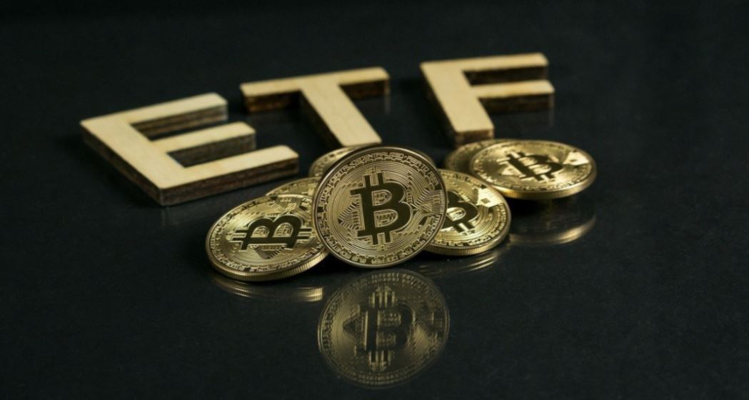美联储放鹰，加密ETF9月逆势净流入26亿美元，谁在买？