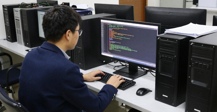 研究人员攻破未修补的PHP服务器，19小时内赢得2,000美元比特币奖金